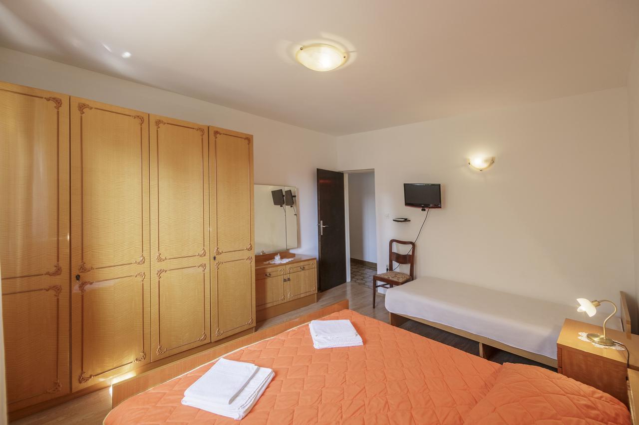 Apartmani Jordana Komiža Exteriér fotografie