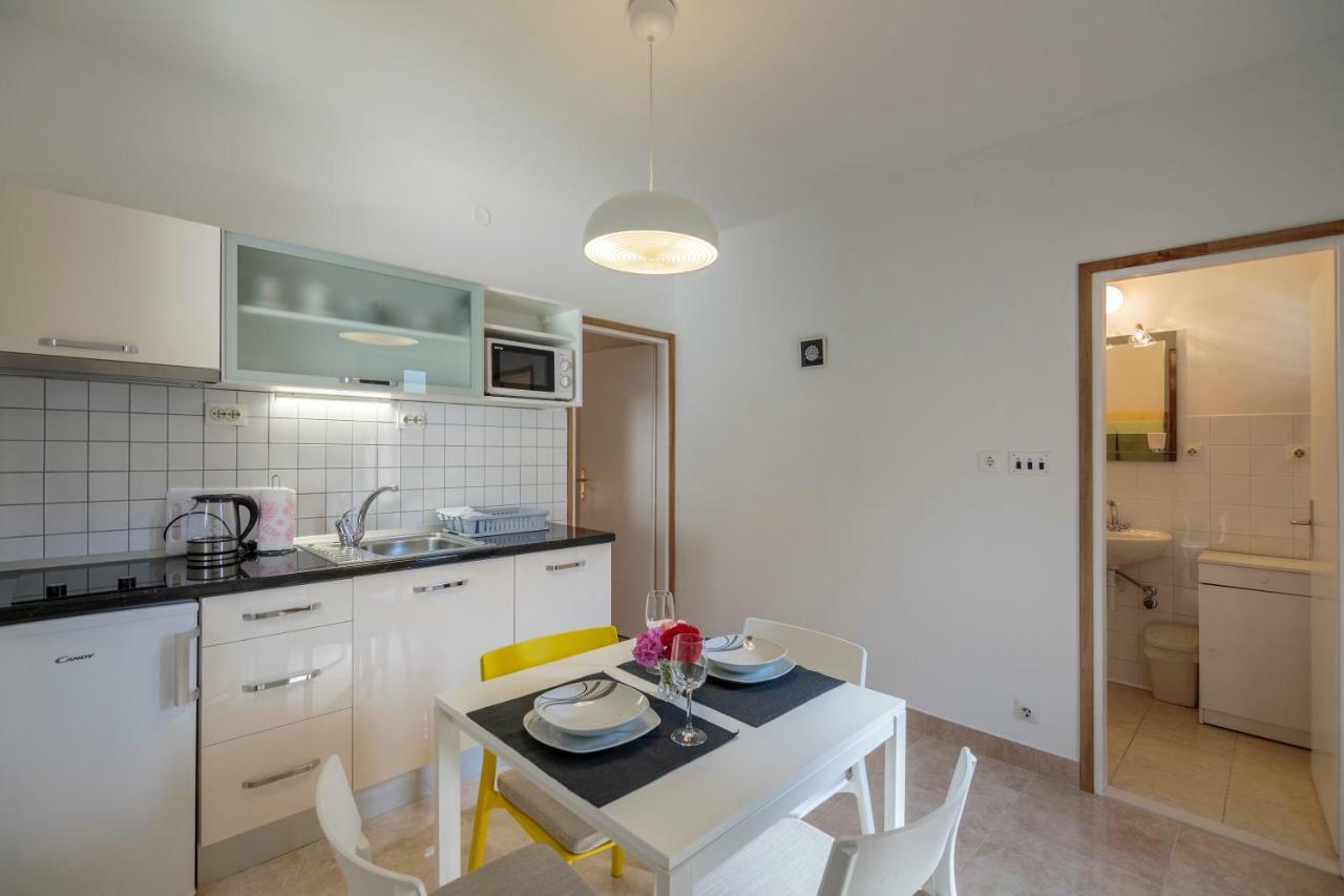 Apartmani Jordana Komiža Exteriér fotografie