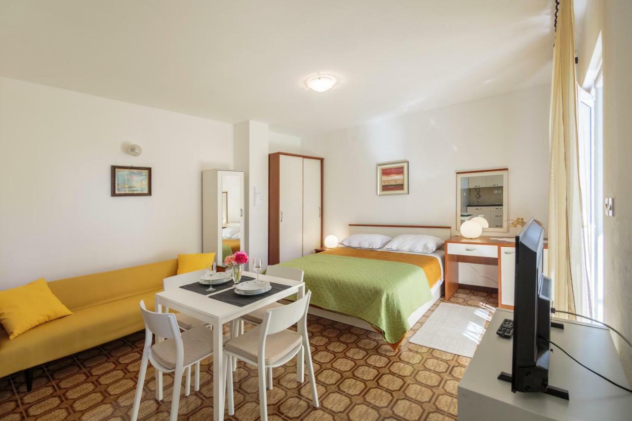 Apartmani Jordana Komiža Exteriér fotografie
