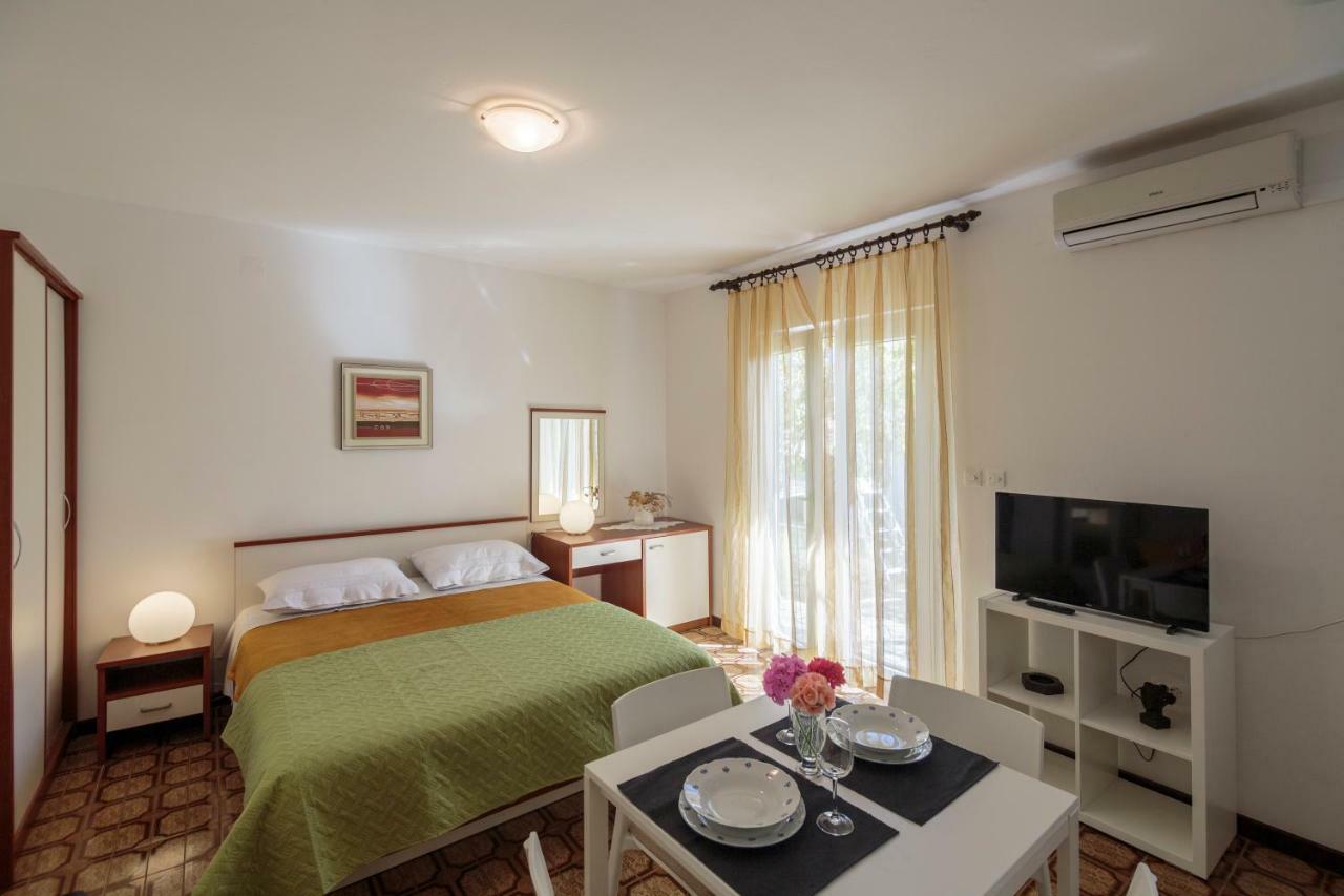 Apartmani Jordana Komiža Exteriér fotografie